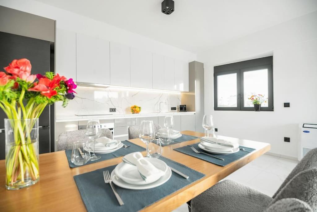 Maison Du Jardin 2-Bedroom Apartment Private Outdoor Jacuzzi Rhodes City Ngoại thất bức ảnh