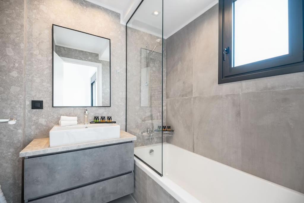 Maison Du Jardin 2-Bedroom Apartment Private Outdoor Jacuzzi Rhodes City Ngoại thất bức ảnh